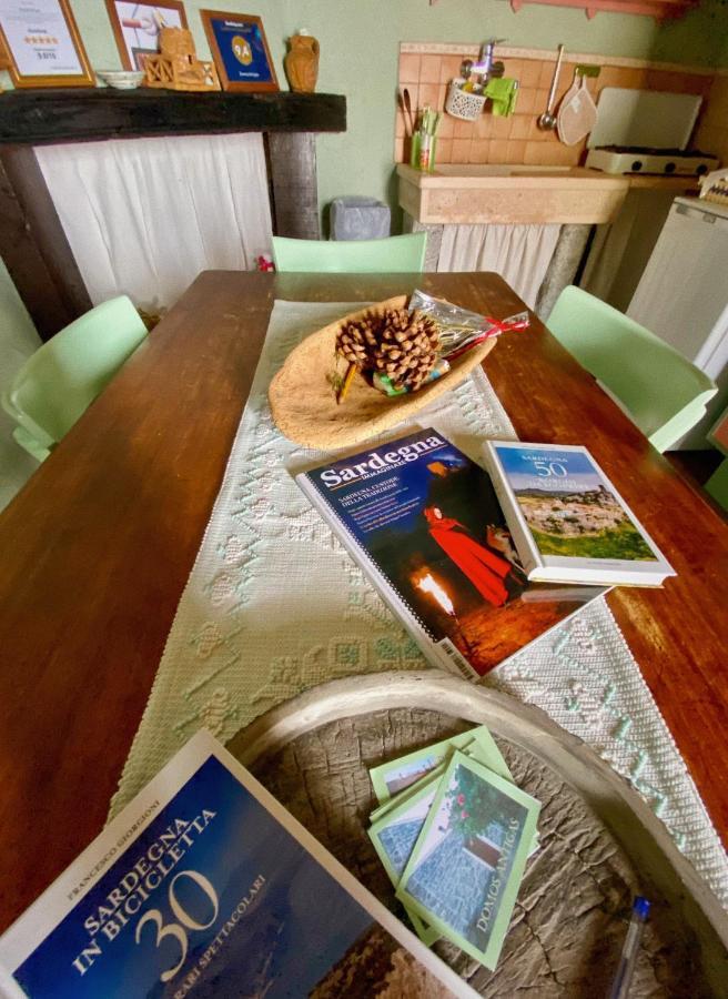 Domos Antigas Bed & Breakfast Bottidda Bagian luar foto