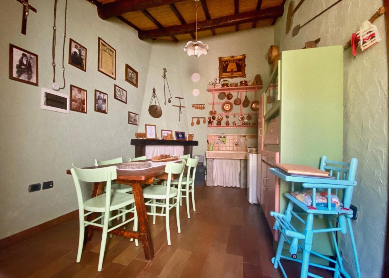 Domos Antigas Bed & Breakfast Bottidda Bagian luar foto