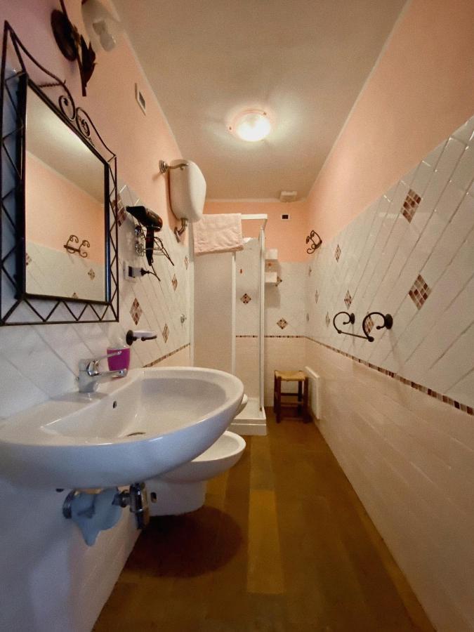 Domos Antigas Bed & Breakfast Bottidda Bagian luar foto