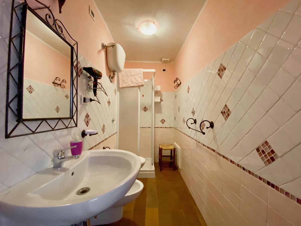 Domos Antigas Bed & Breakfast Bottidda Bagian luar foto