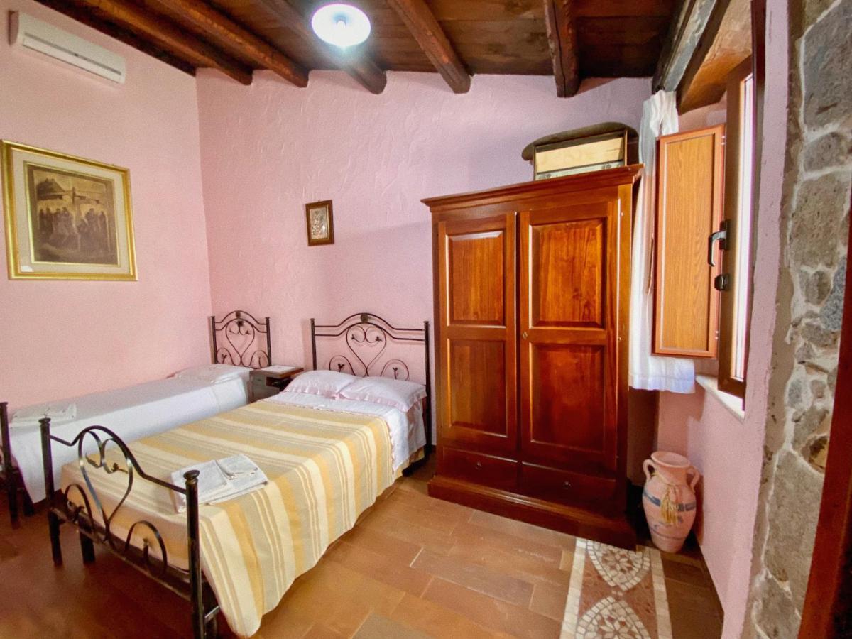 Domos Antigas Bed & Breakfast Bottidda Bagian luar foto